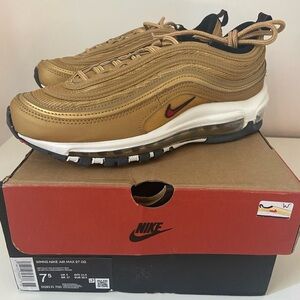 NIB Women's Size 7.5 Nike Air Max 97 OG DQ9131 700 Golden Bullet Sneaker Gold